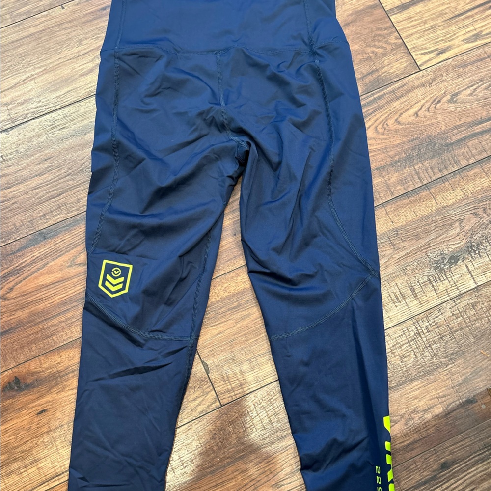 Virus leggings, size M